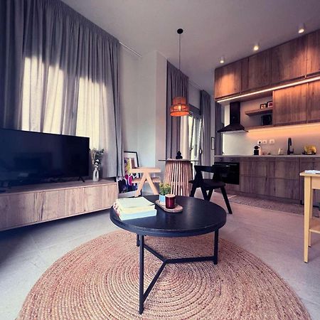 Luxurious Wooden Detail Flat In City Center Chalkida Exterior photo