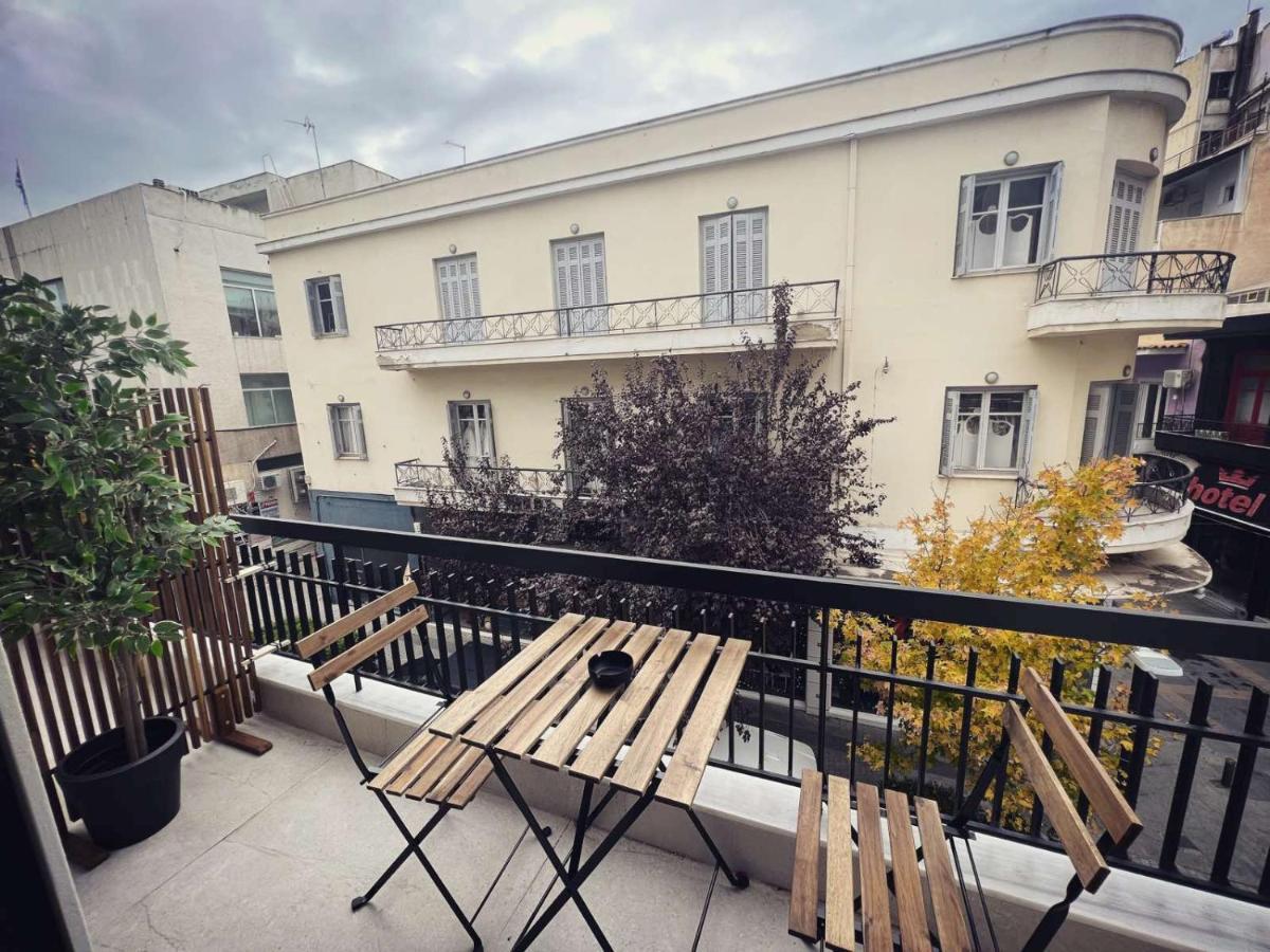 Luxurious Wooden Detail Flat In City Center Chalkida Exterior photo