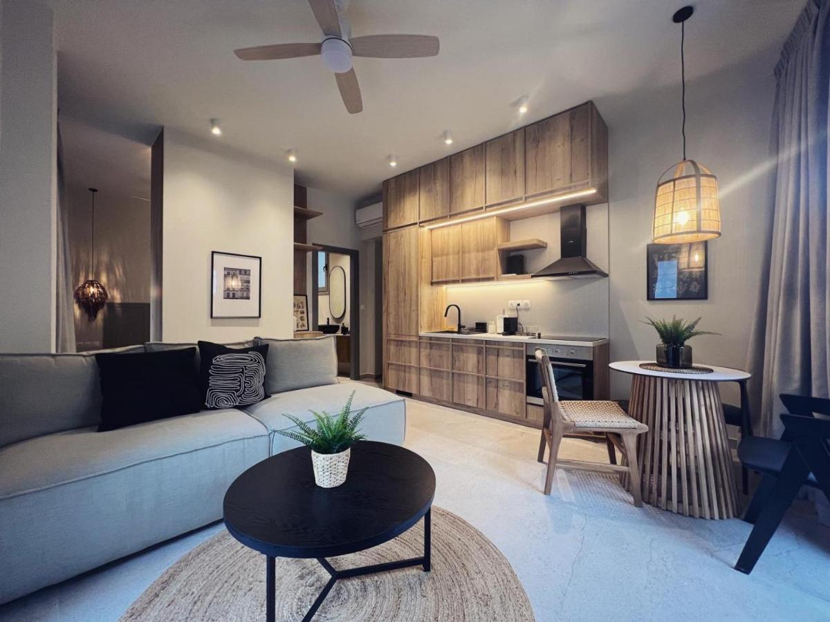 Luxurious Wooden Detail Flat In City Center Chalkida Exterior photo