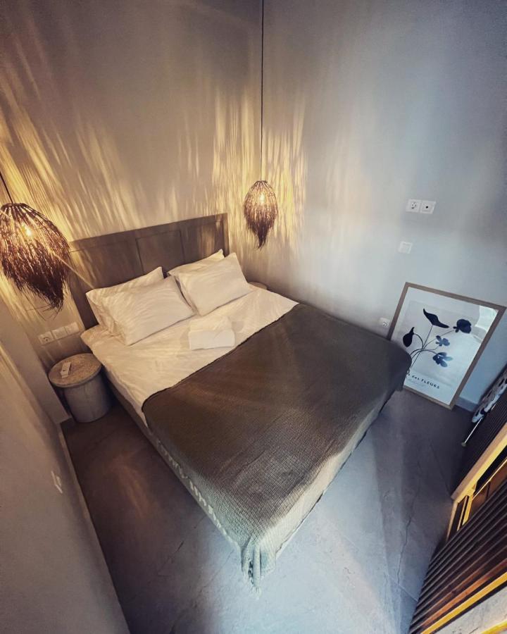 Luxurious Wooden Detail Flat In City Center Chalkida Exterior photo