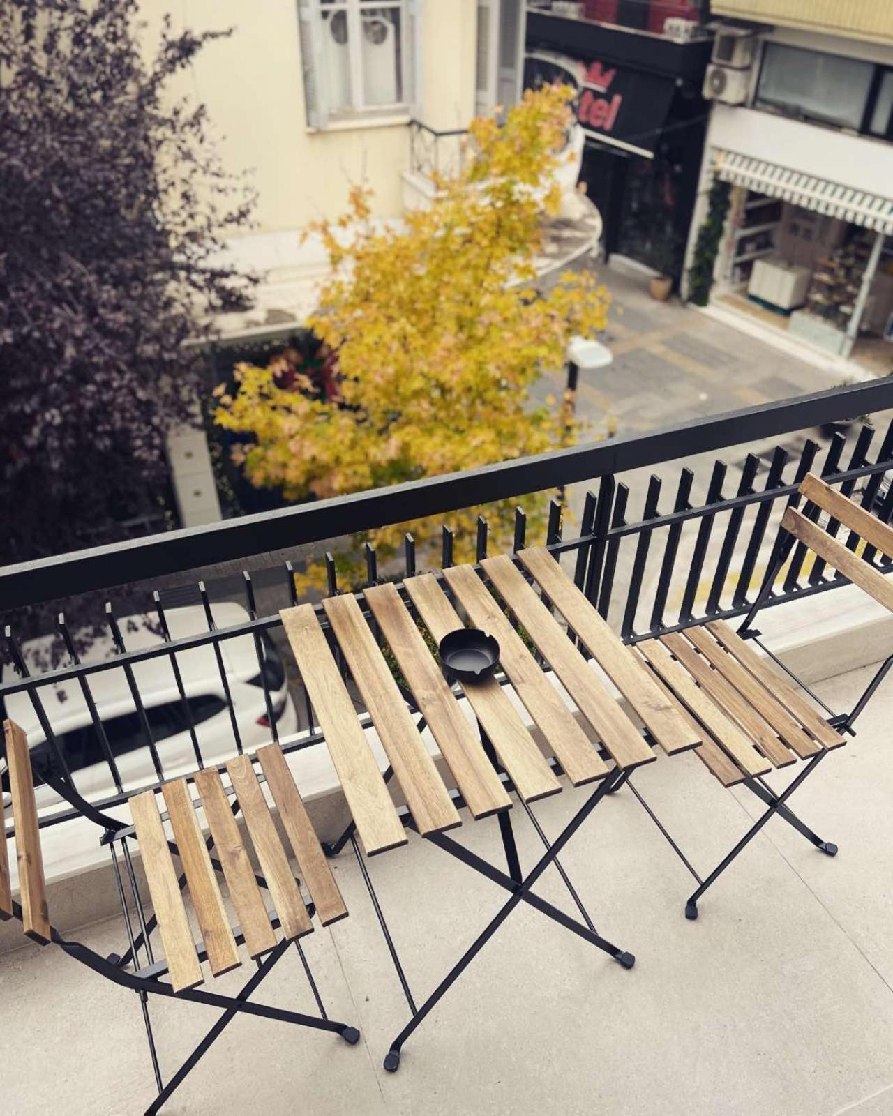 Luxurious Wooden Detail Flat In City Center Chalkida Exterior photo