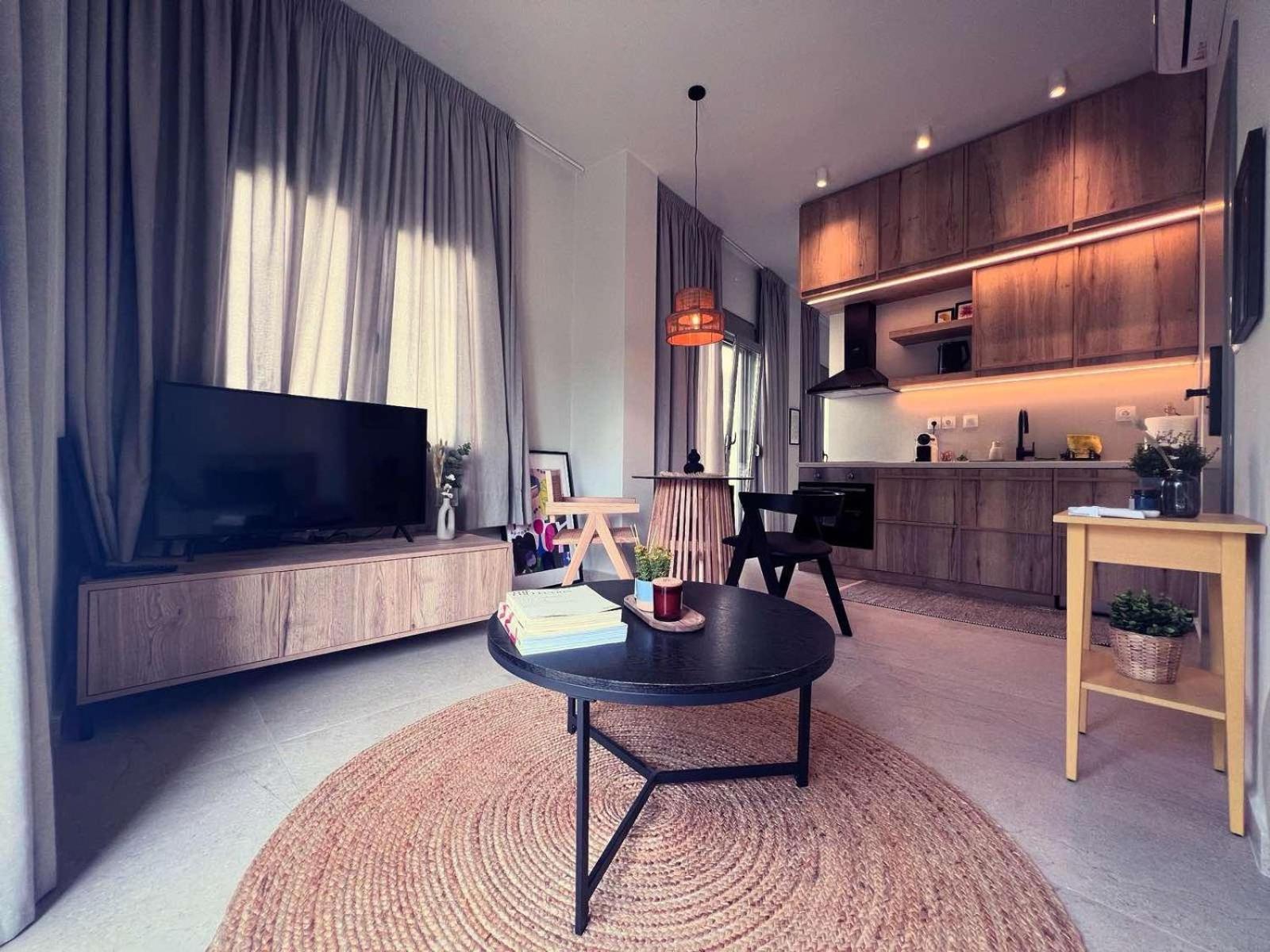 Luxurious Wooden Detail Flat In City Center Chalkida Exterior photo